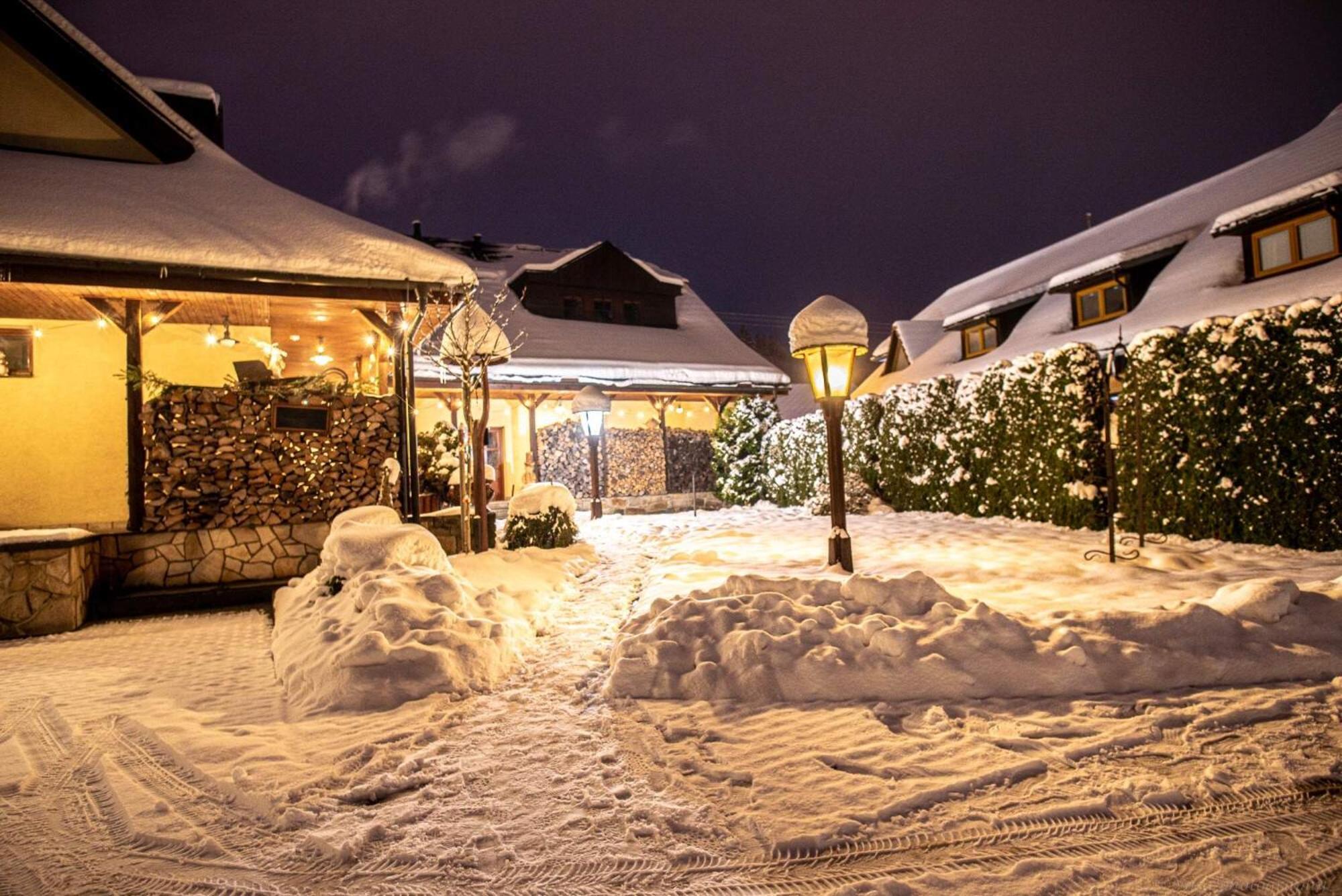 Penzion A Restaurace Stare Casy Horní Bečva Buitenkant foto