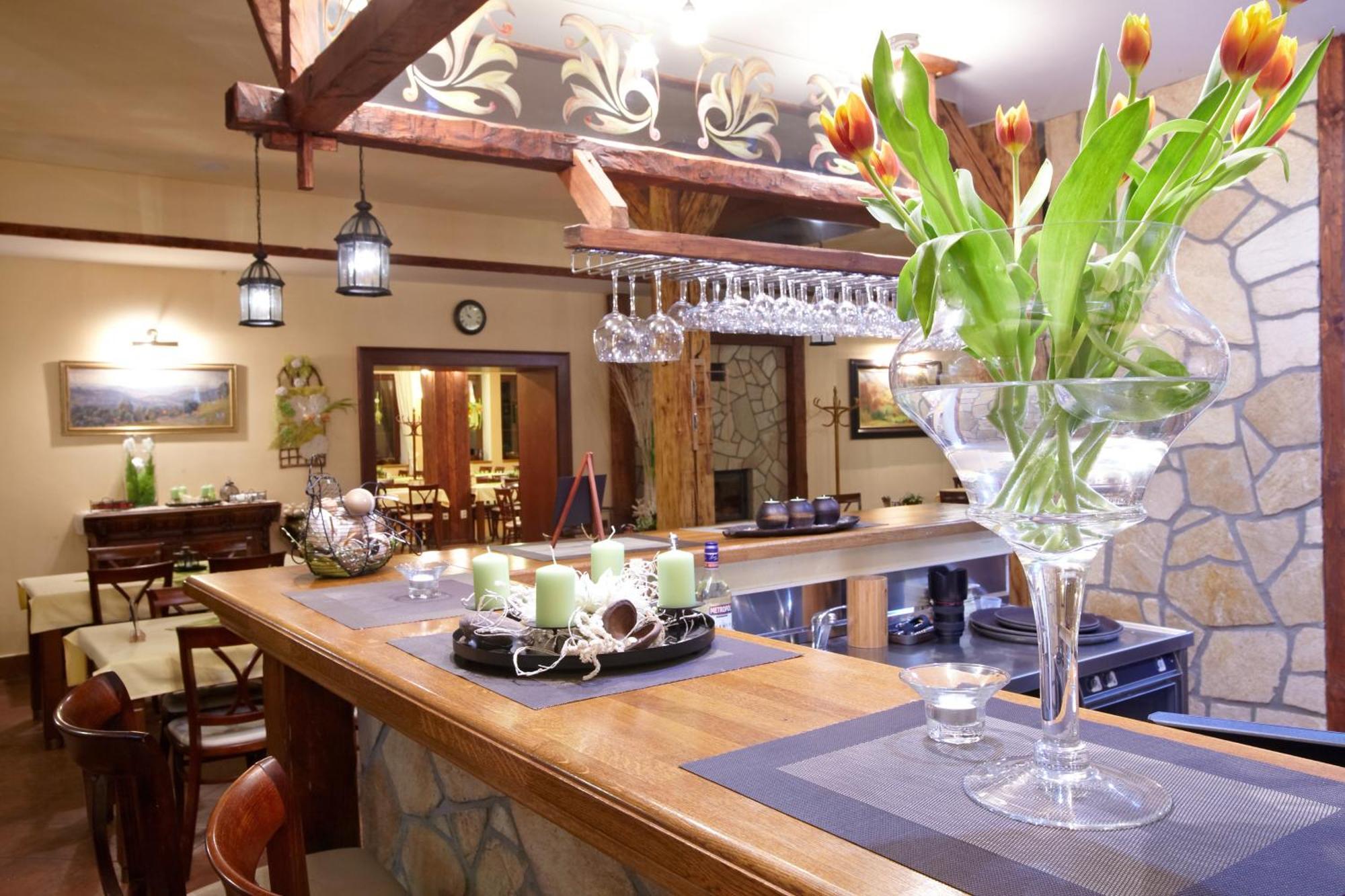 Penzion A Restaurace Stare Casy Horní Bečva Buitenkant foto
